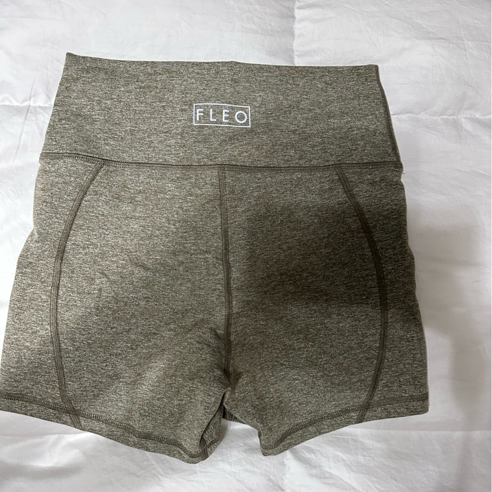 Fleo shorts, 4” high rise contour, heather green, medium